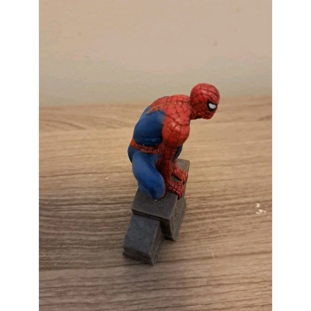 Marvel Comics Spiderman Perched on Daily Bugle Sign Figure 2011 Cake Topper Fig